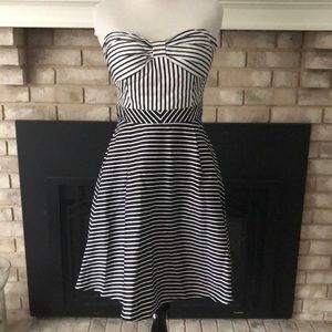 Minuet Black & White Strapless Fit & Flair Party Dress size Medium